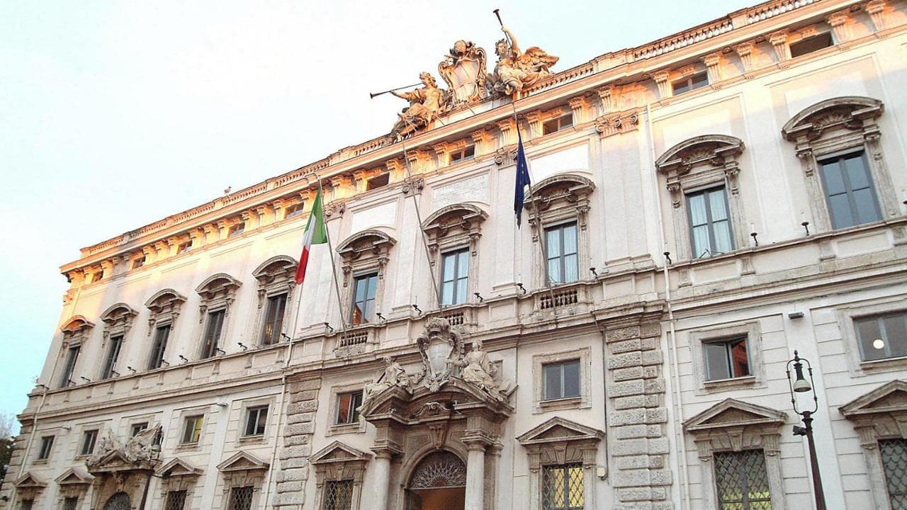Fine vita, 11 malati alla Consulta. Gli 8 contrari: “Non vogliamo una pistola sul tavolino”