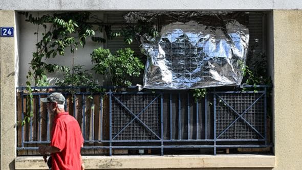 Partite sospese e coperte alle finestre: così l'afa estrema cambia le nostre abitudini